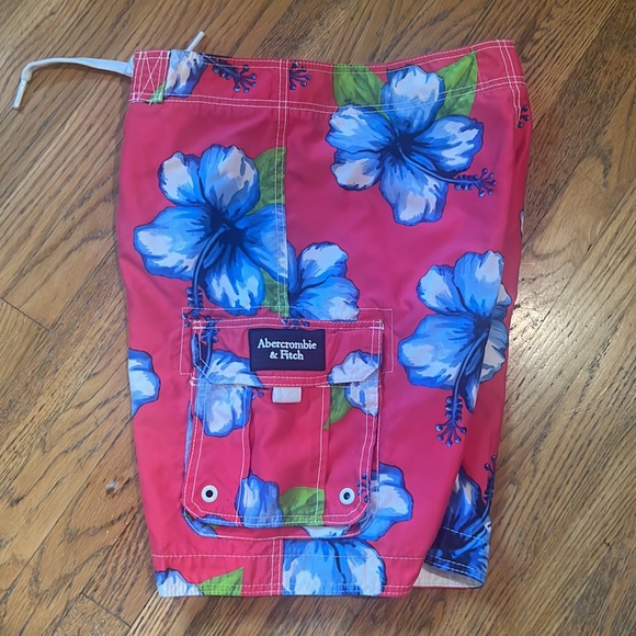 Abercrombie & Fitch board shorts - Picture 4 of 9